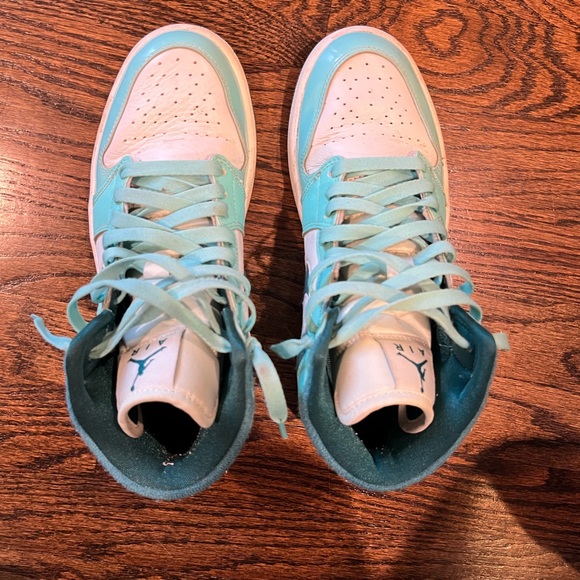 Jordan Womens AIR JORDAN 1 MID SE Green | Womens 7 - Picture 4 of 14